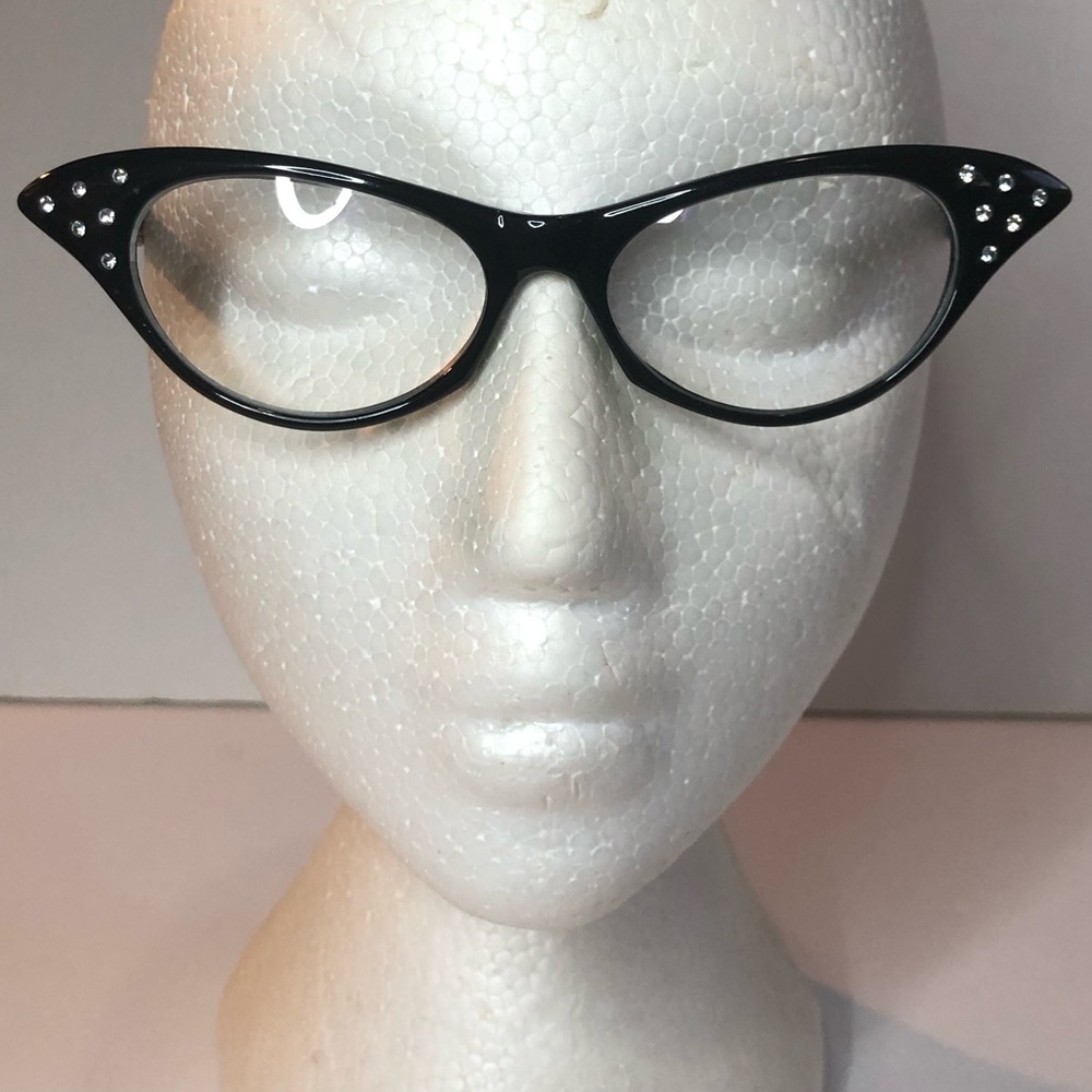 Woman’s fashion cat eye glasses